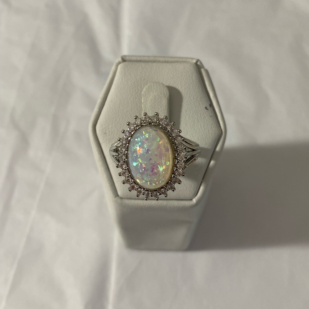 Size 9 WEDDING RING - Picture 2 of 6